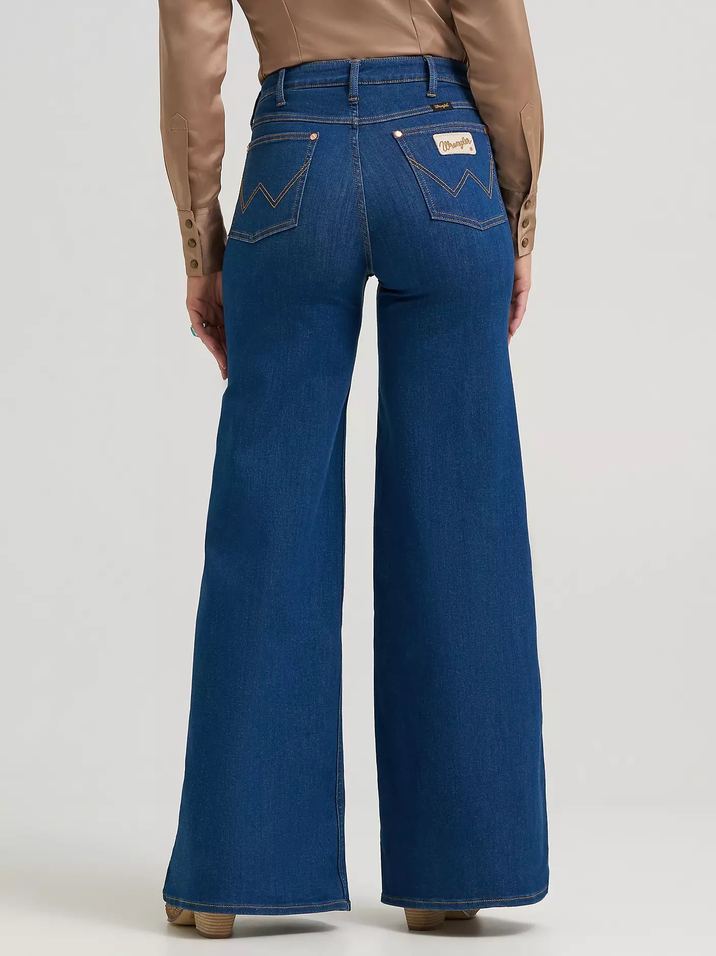 Lainey Wilson Wrangler Jeans