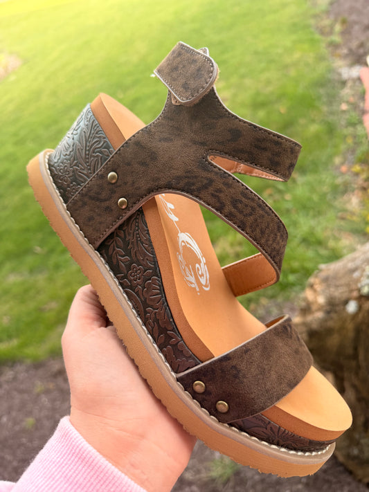 Verde Trail Wedge Sandal (b-1) (c-0)