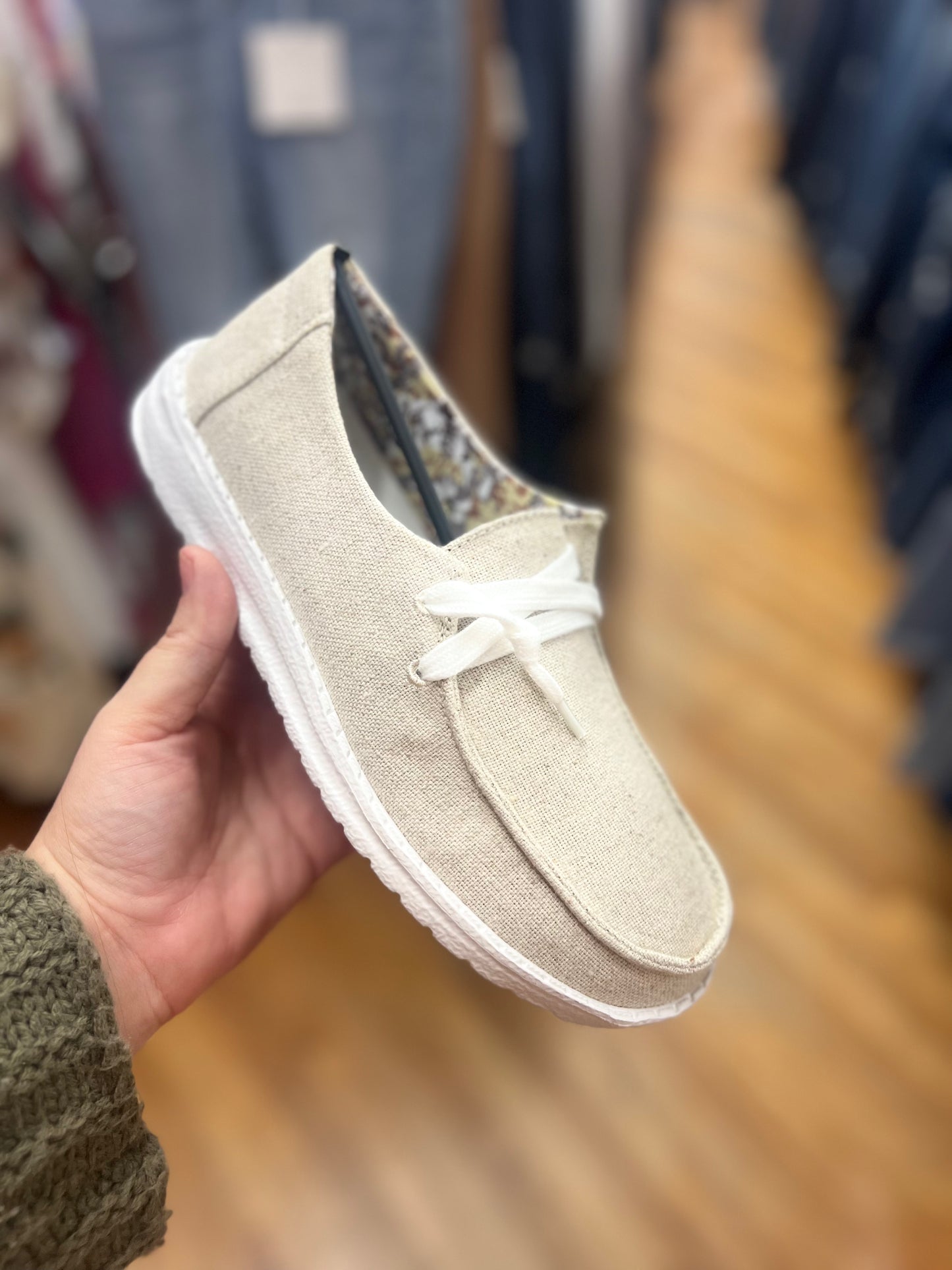 Holly Natural Shoes(A)