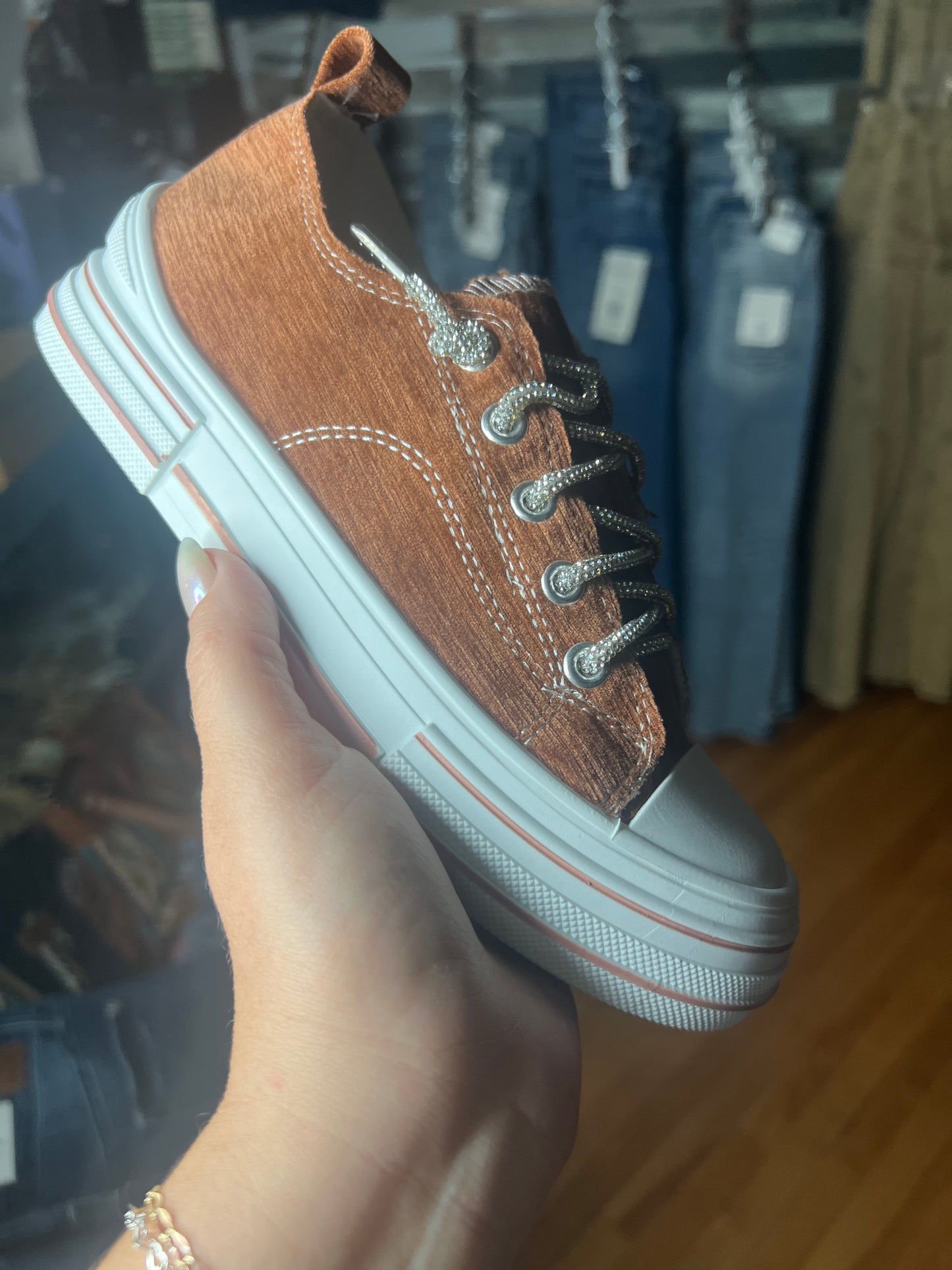 Aman Velvet Shoes (4)