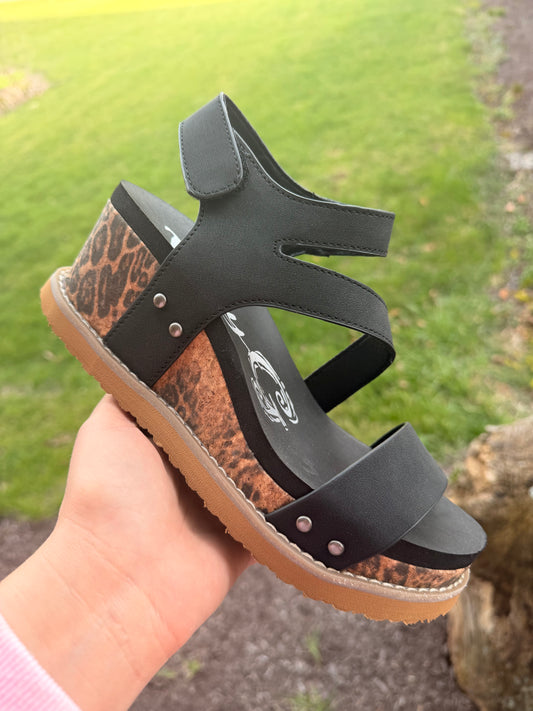 Verde Trail Wedge Sandal (b-1) (c-0)