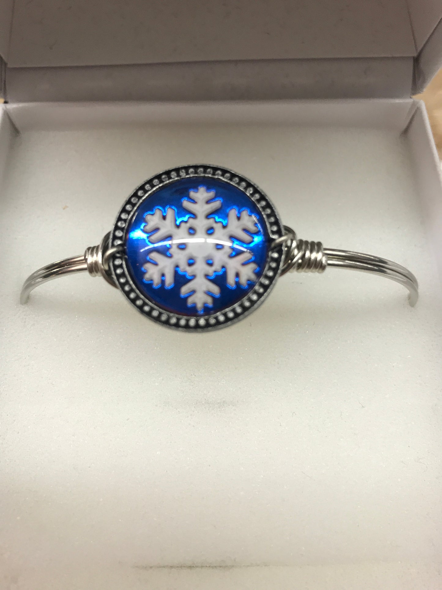 Snowflake Intaglio Bracelet