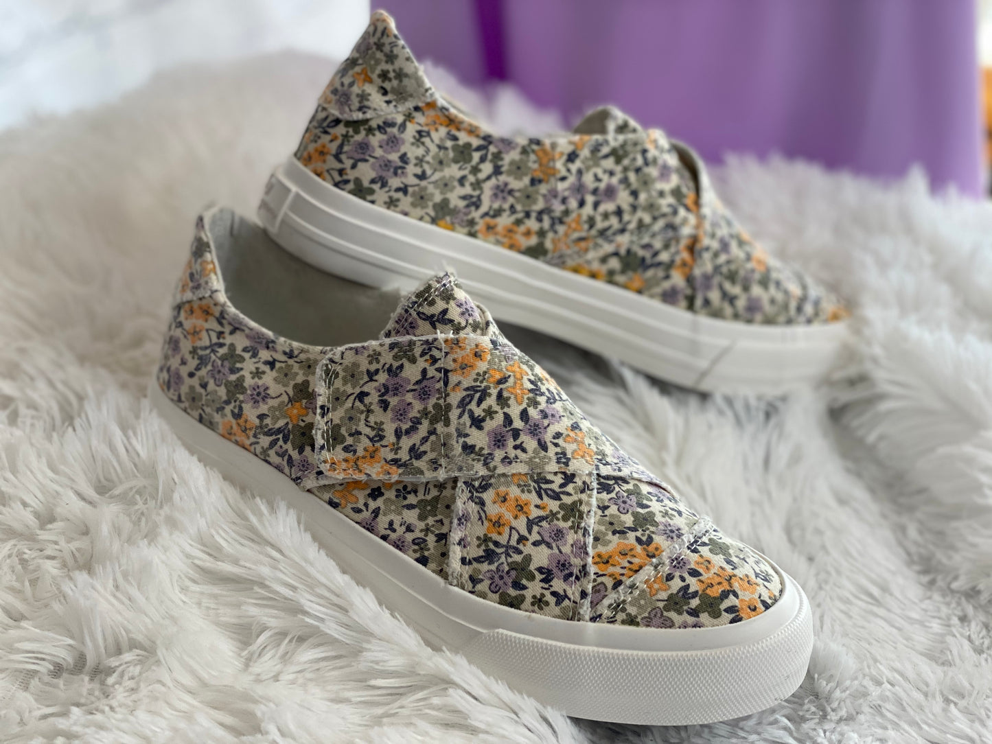 Wondering In Daisy Fields Shoes(6)